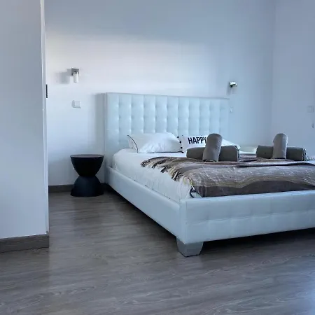 Deluxe In Old Town, 200m Walk To Beach, Pool Parking Apartment Albufeira